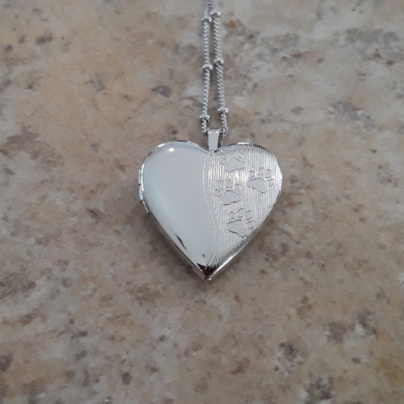 🐶Sterling Silver Rhodium Plated Heart Paws Locket - Picture 5 of 8